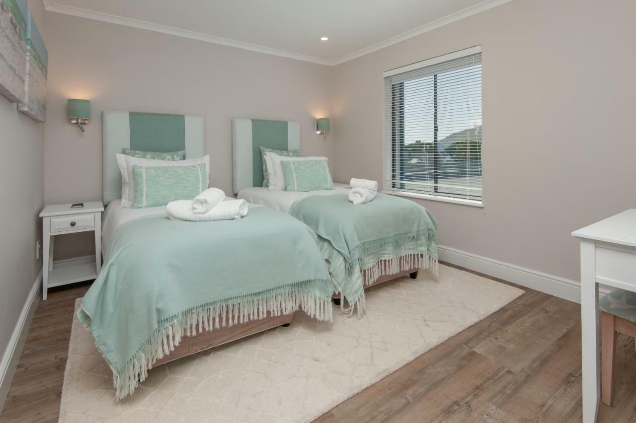 The Sun, Whales & Waves - Seafront Apartment Hermanus Exterior foto