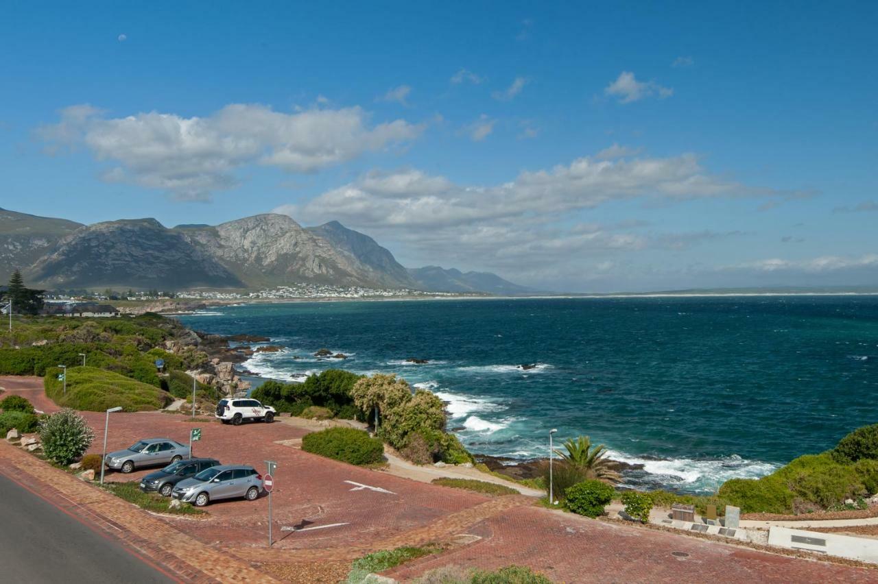 The Sun, Whales & Waves - Seafront Apartment Hermanus Exterior foto