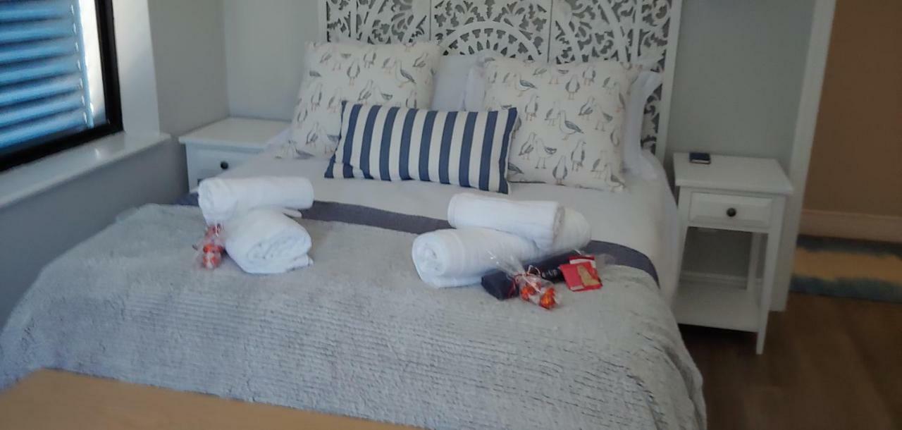 The Sun, Whales & Waves - Seafront Apartment Hermanus Exterior foto